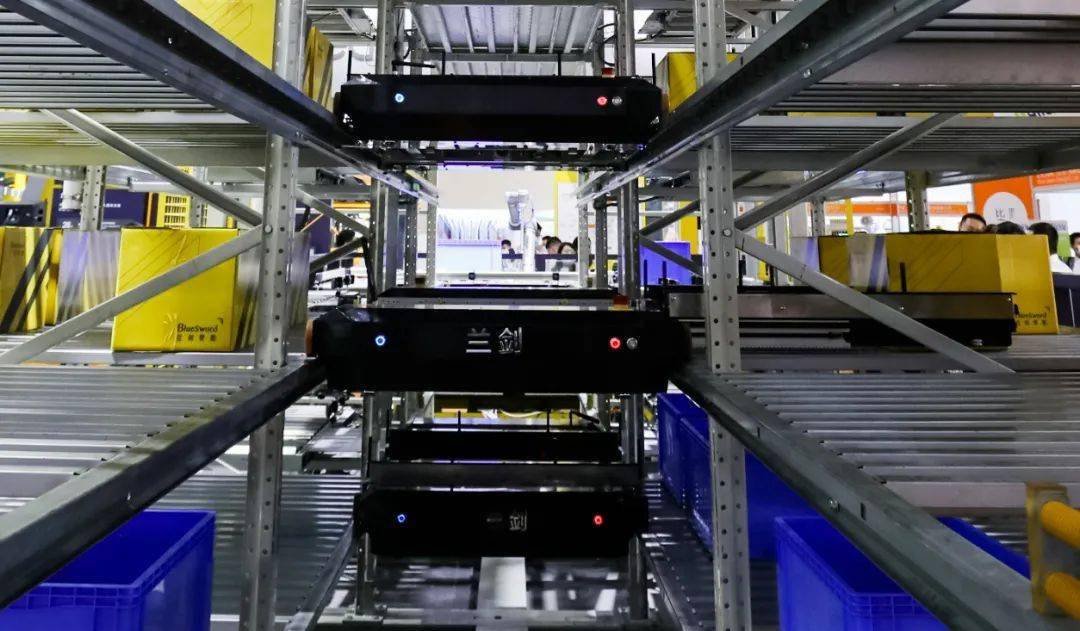 先進制造業(yè)強省看山東系列丨“變形金剛”起舞，山東機器人產(chǎn)業(yè)駛?cè)搿按禾臁? />
</span>
<span id=